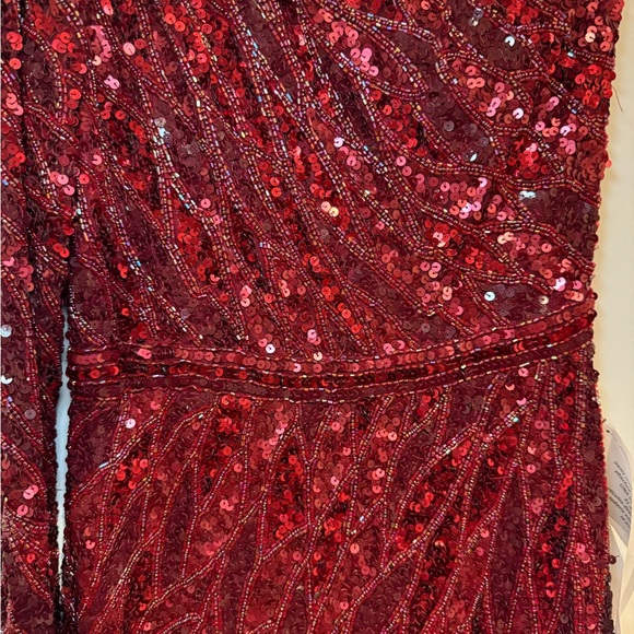 NWT Mac Duggal 4982D Embellished One Sleeve Gown w/ Sequin Belt Burgundy Size 4 - Picture 5 of 8